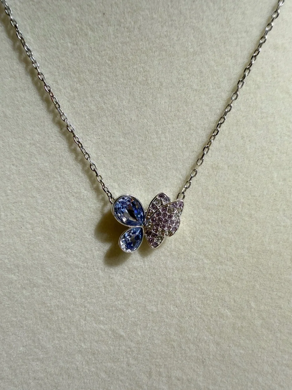 SWAROVSKI Butterfly 🦋 Lilac Stones Crystal Silver Necklace 17 in AUTH - Picture 7 of 9
